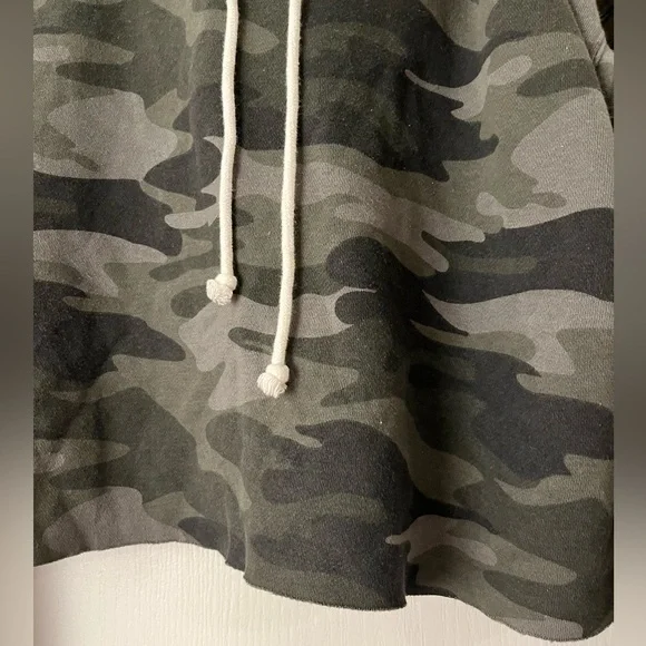 Wild Fable Camo Cropped Sweatshirt - Picture 4 of 6
